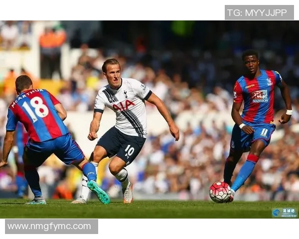 高清炫彩足球球星互动壁纸合集呈现激情赛场魅力瞬间